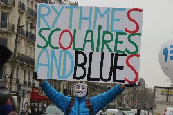 photo d'une manifestation parisienne en 2012 photo cp