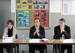 F Hollande et V Peillon au collège Manet en 2012
