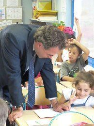 Luc Chatel visite une classe du primaire - Photo CP