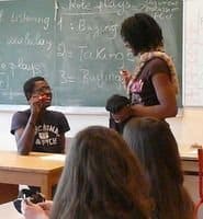 Dans les stages d&rsquo;anglais de vacances, des élèves et des profs heureux