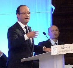 Hollande valide le rapport de la concertation