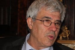 Enseigner la littérature : Un défi culturel et politique dans le monde
