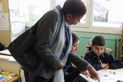 Roms : Pau-Langevin défend la scolarisation