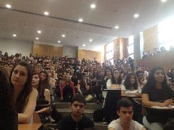 « Ma salle de cours va craquer »