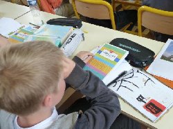 Lecture : Une étude sur le dispositif d&rsquo;Agir pour l&rsquo;école relance la guerre des méthodes