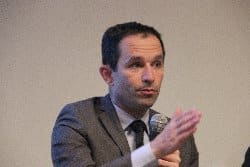 Benoit Hamon vs Emmanuel Macron