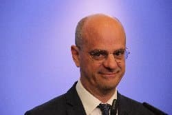 Portable : Blanquer confirme l&rsquo;interdiction au collège, mais…