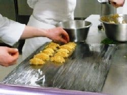Les parents contre les plastiques et les pesticides à la cantine