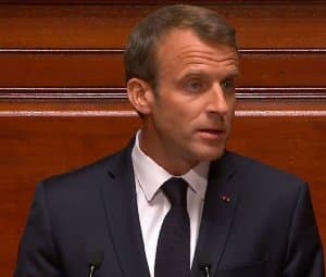 Macron : L&rsquo;éducation entre « combat de notre siècle »et réduction des dépenses