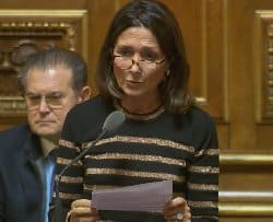 Classes rurales : G Attal face à une élue locale