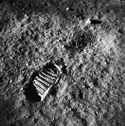 Les premiers pas de l’Homme sur la Lune fêtés cet été au Palais de la découverte et à la Cité des sciences