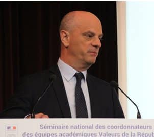 Voile : Les propos ambigus du ministre et le Front national