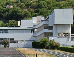 Une principale jugée pour harcèlement