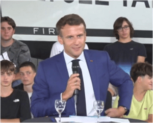 Macron fait un premier bilan du CNR Education