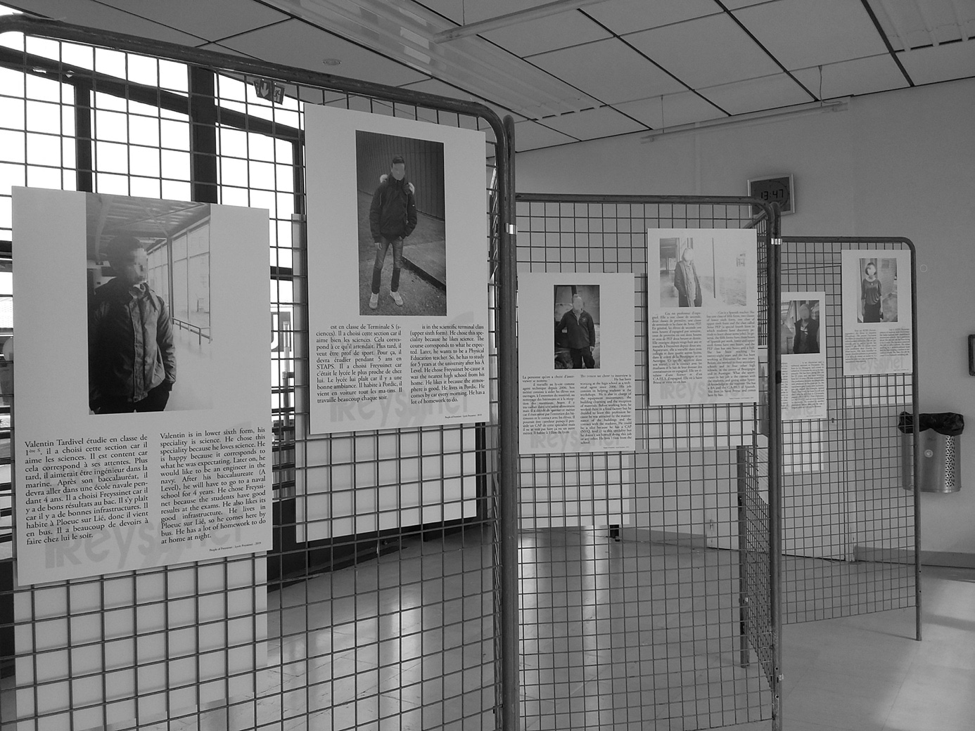 Une image contenant intérieur, noir et blanc, mur, art

Description générée automatiquement