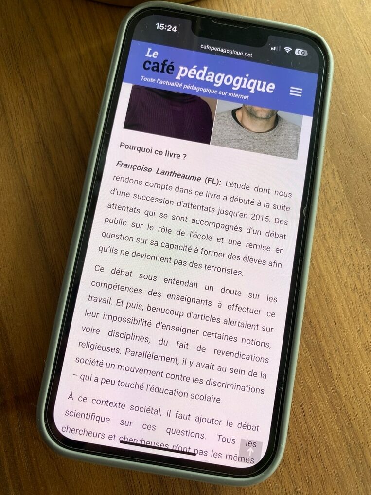 Une image contenant texte, Appareil de communication, Téléphone mobile, Appareil de communications portable Description générée automatiquement