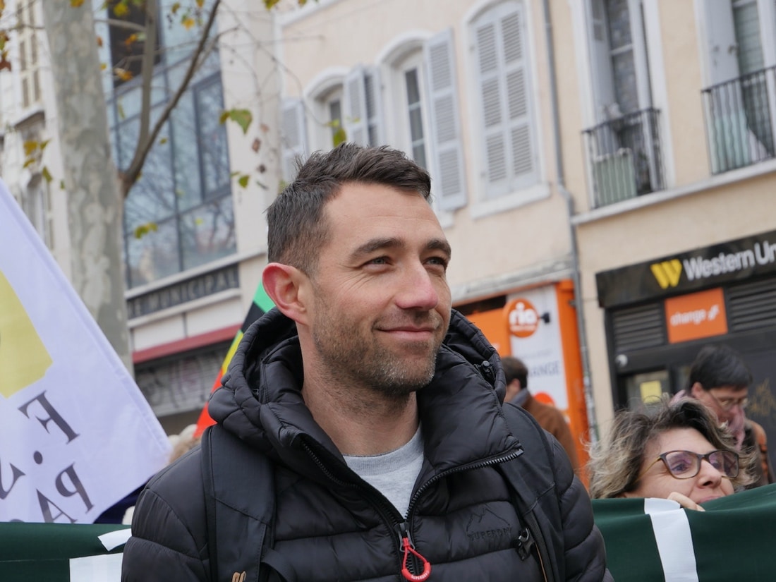 Docs sur l’Éduc : Julien Marec, un enseignant des quartiers nord face au « choc des savoirs ».