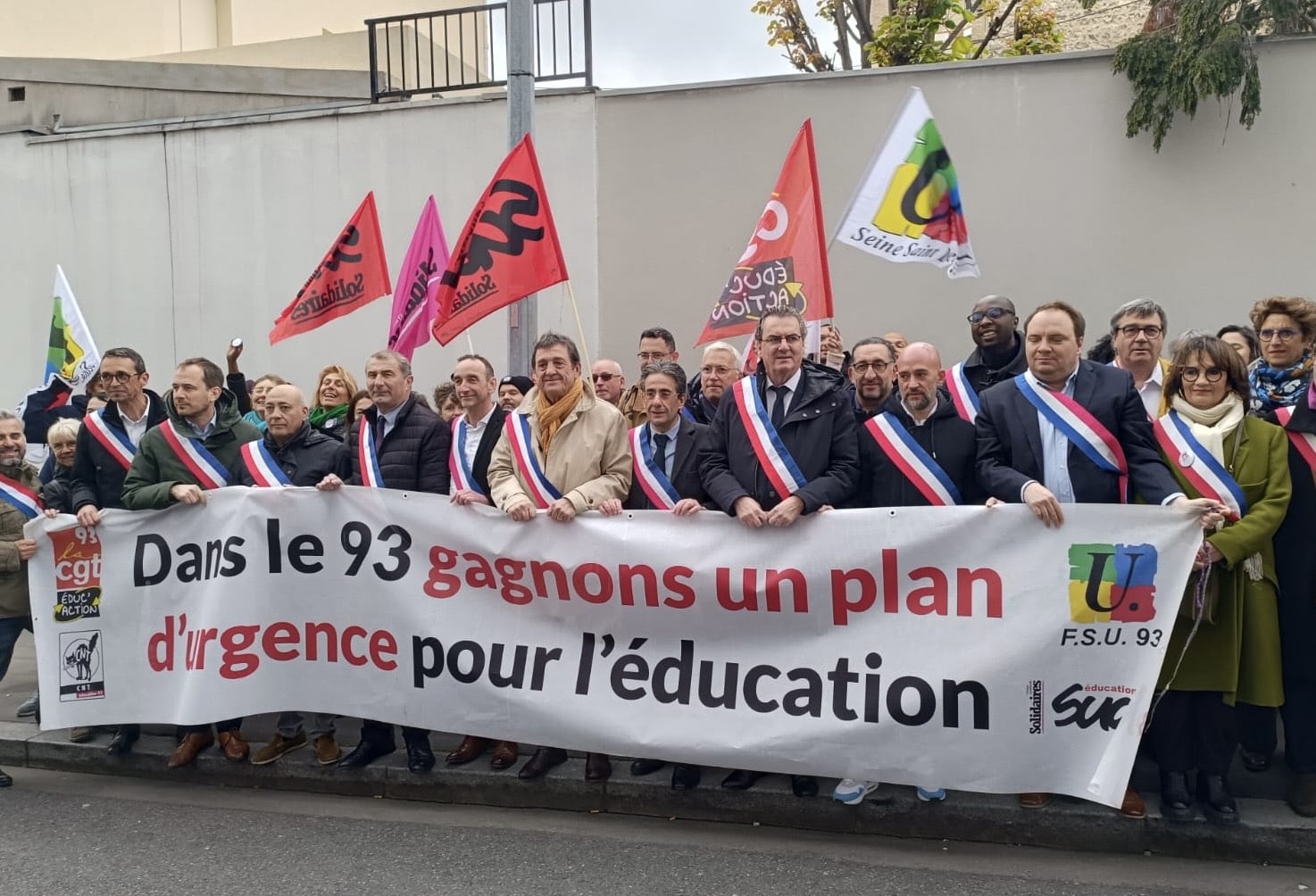 Le Tribunal retoque les arrêtés des 12 maires