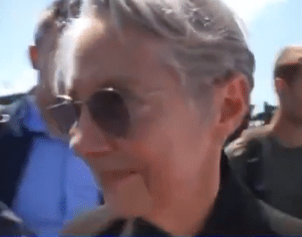 Vacances d&rsquo;été : Elisabeth Borne remet le sujet sur la table