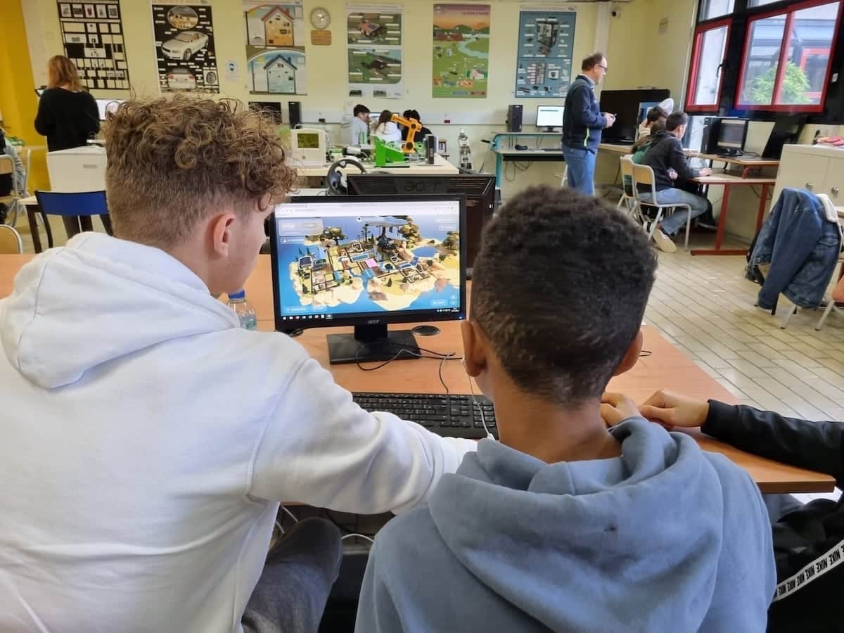 Pourquoi utiliser Forindustrie, l’Univers Extraordinaire pour parler d’orientation scolaire ?