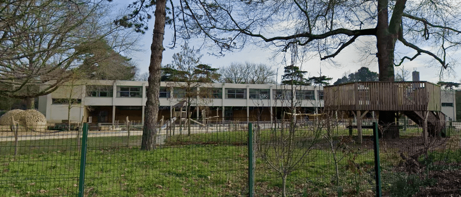 Un enseignant menacé, l&rsquo;école en grève