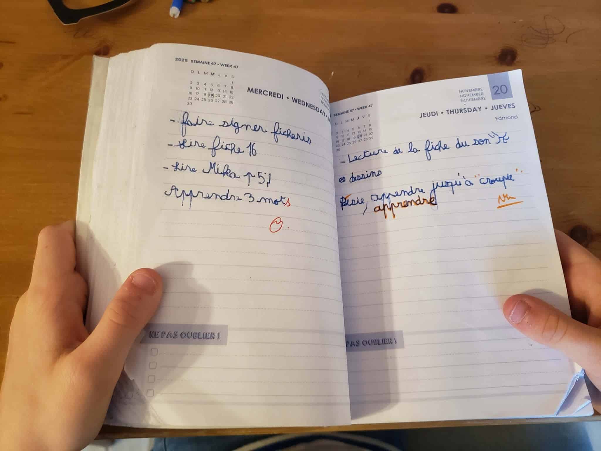 Donner les devoirs : rituel du soir ou levier du matin ?