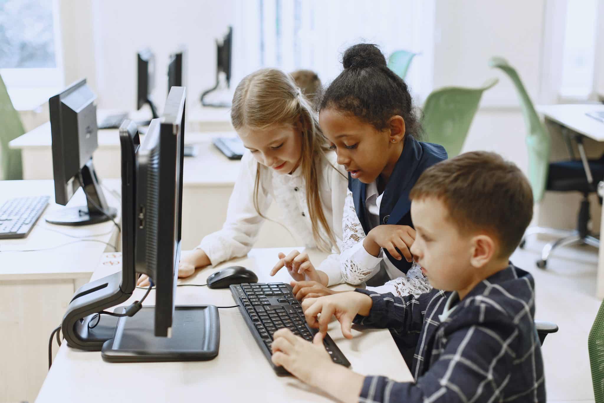 Le numérique dans l&rsquo;espace scolaire : une prise en compte difficile