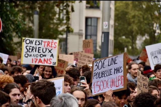 Après la manifestation du 13 octobre, les lycéens espèrent la « convergence des luttes »